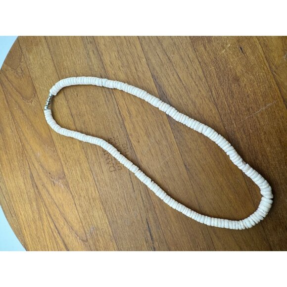 Vintage White Shell Beaded Necklace With Barrel Clasp - Picture 5 of 6